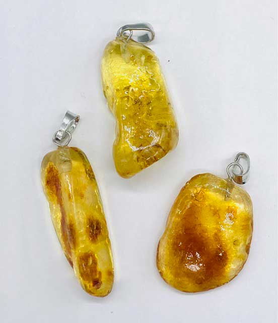 (image for) Amber tumbled pendant